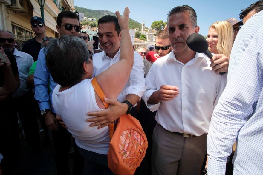 Τσίπρας: Το... φωτογραφικό άλμπουμ από την Ιθάκη. Υπό το βλέμμα της Περιστέρας το διάγγελμα