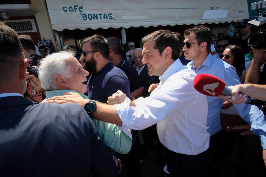 Τσίπρας: Το... φωτογραφικό άλμπουμ από την Ιθάκη. Υπό το βλέμμα της Περιστέρας το διάγγελμα