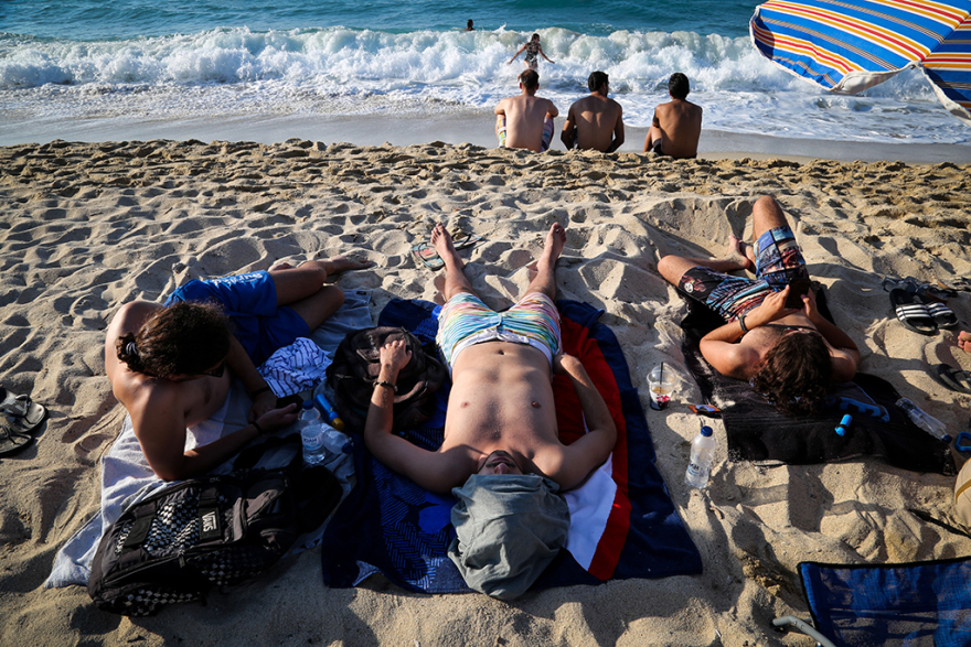 Φωτογραφίες: Δαμάζοντας τα κύματα στη Μεσακτή Ικαρίας