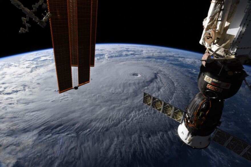 Εκπληκτικές φωτογραφίες του τυφώνα Lane από το Διάστημα