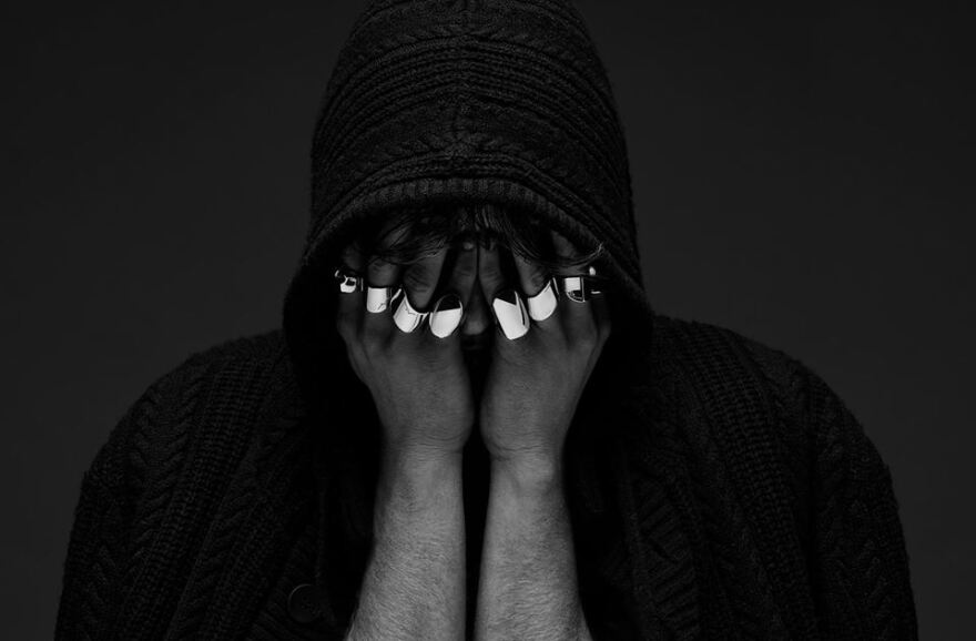 Ο Minas «ροκάρει» στο Μουσείο Μπενάκη 