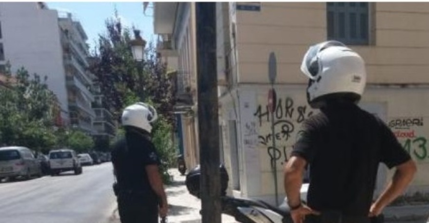 Πάτρα: Παραδόθηκε ο αλλοδαπός που απειλούσε να αυτοπυρποληθεί (βίντεο)