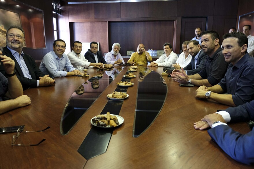 Τσίπρας: Στόχος να κερδίσουμε το στοίχημα της εργασίας 