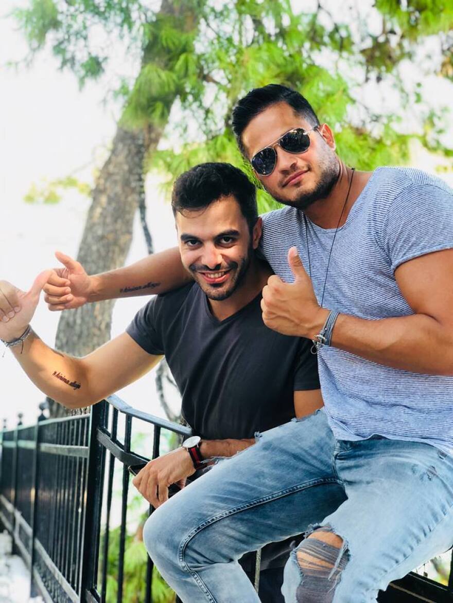 Μανώλης Χριστοδουλάκης και Σπύρος Καρανικόλας έκαναν τατουάζ το «Κίνημα Αλλαγής»