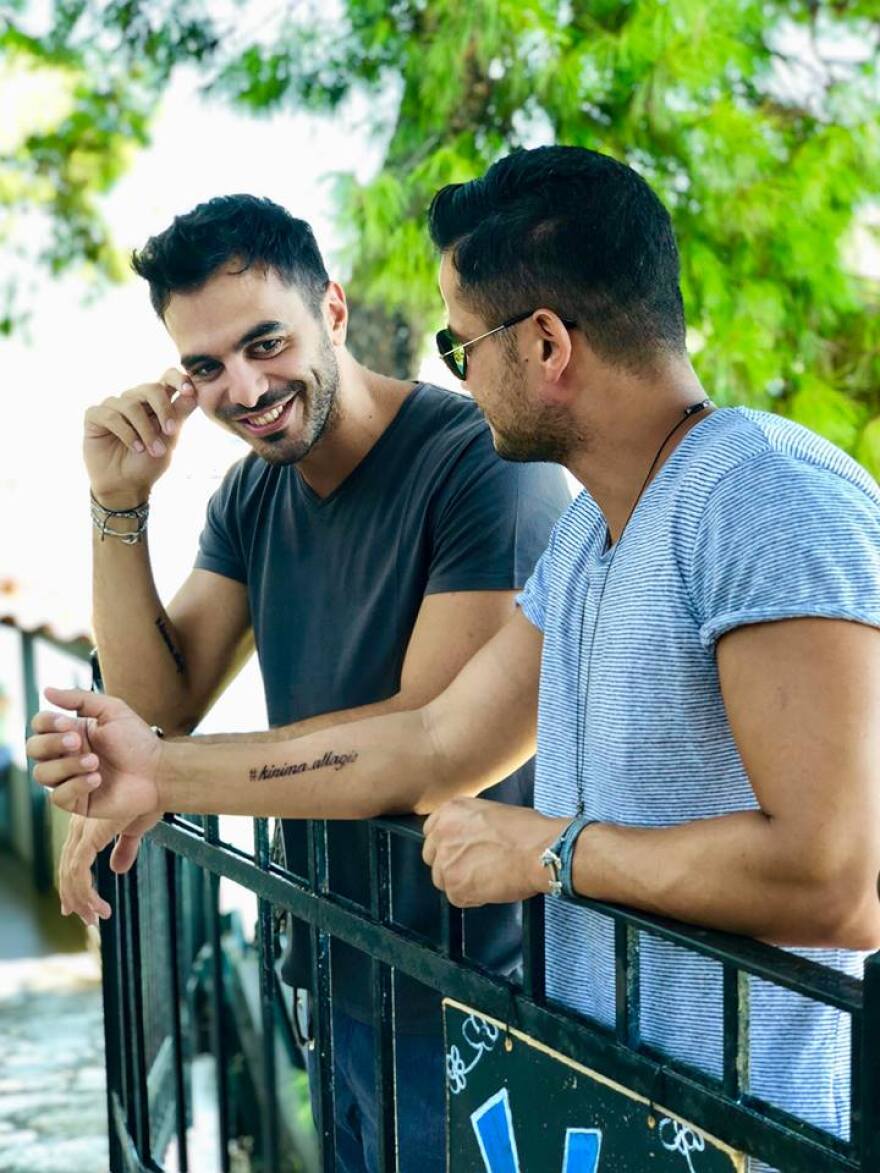 Μανώλης Χριστοδουλάκης και Σπύρος Καρανικόλας έκαναν τατουάζ το «Κίνημα Αλλαγής»