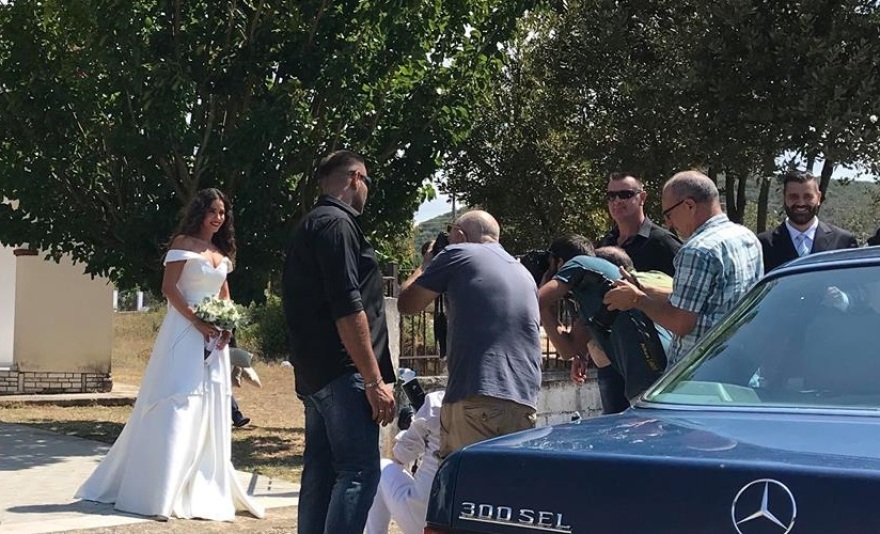 Η Κατερίνα Στικούδη παντρεύτηκε και έκανε... «Kiki Challenge» με το νυφικό της!