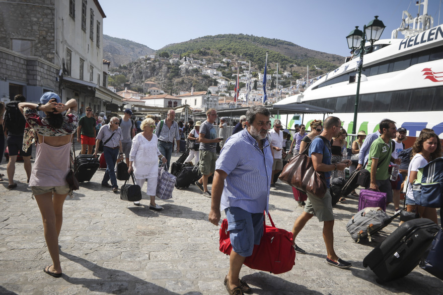 Ύδρα: Είδαν... φως στο νησί, έπειτα από 34 ώρες στο σκοτάδι!