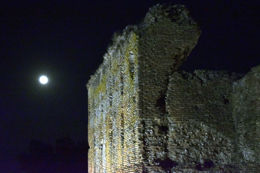 Η υπέροχη αυγουστιάτικη πανσέληνος όπως την «αιχμαλώτισε» ο φωτογραφικός φακός ανά την Ελλάδα