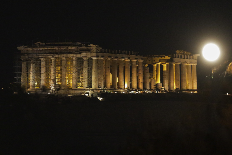 Η υπέροχη αυγουστιάτικη πανσέληνος όπως την «αιχμαλώτισε» ο φωτογραφικός φακός ανά την Ελλάδα