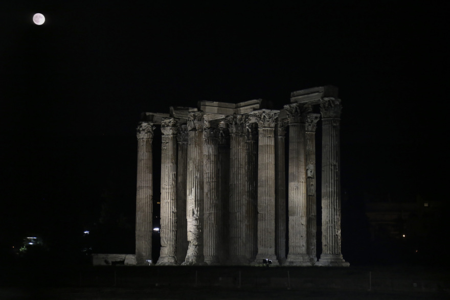 Η υπέροχη αυγουστιάτικη πανσέληνος όπως την «αιχμαλώτισε» ο φωτογραφικός φακός ανά την Ελλάδα