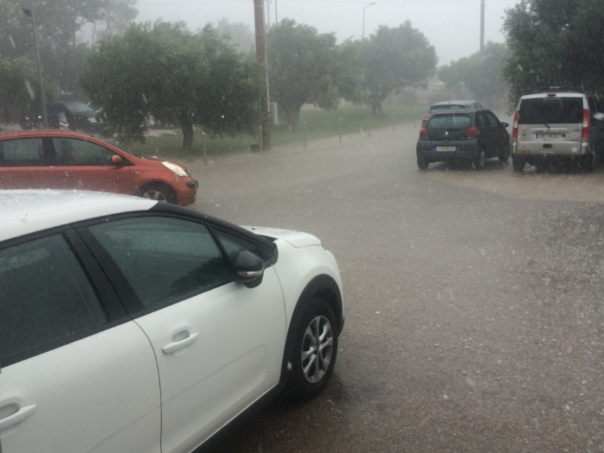 Σφοδρές καταιγίδες και χαλάζι σε Κάντζα και Μαλακάσα