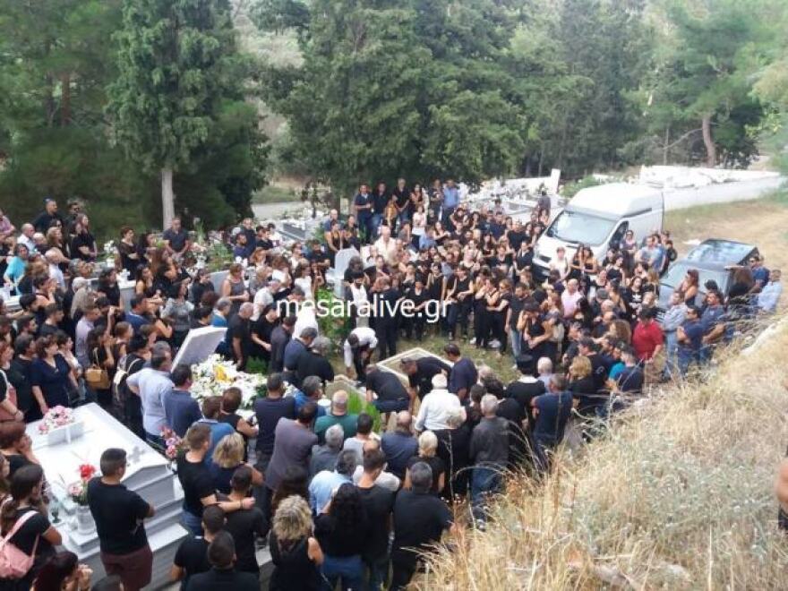 Θρήνος στην Κρήτη: Ράγισαν καρδιές στην κηδεία της 18χρονης Μαρίας 