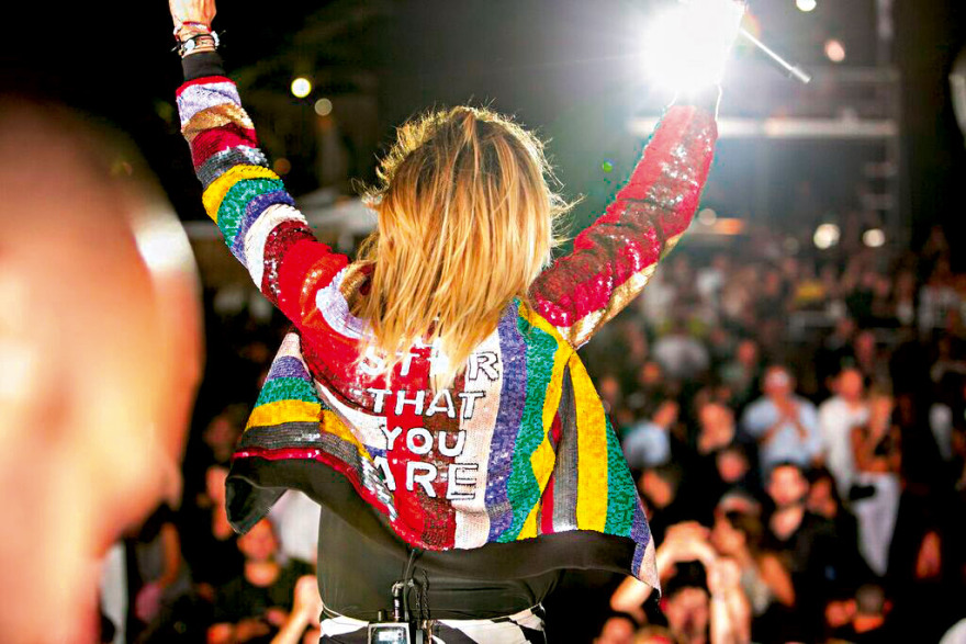 Άννα Βίσση: Συναυλία στο «Jackie  O’» και κρουαζιέρα στο Αιγαίο με σκάφος επιχειρηματία