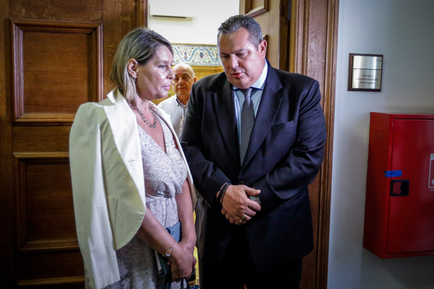 Ανασχηματισμός: «Με το ένα πόδι» στην κυβέρνηση η Κατερίνα Παπακώστα - Συνάντηση μίας ώρας με τον Πάνο Καμμένο  