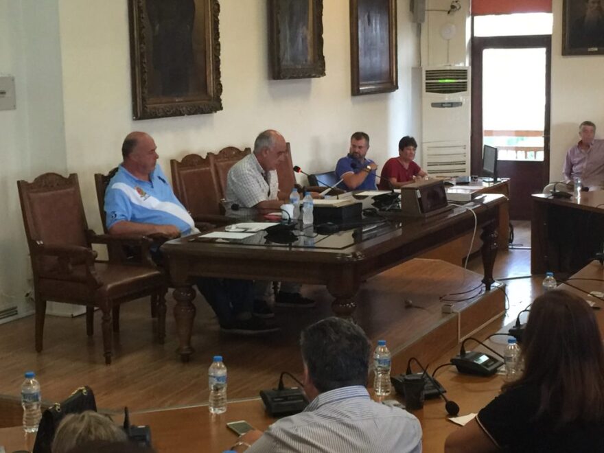 Βόλος: Σοβαρά επεισόδια στο Δημοτικό Συμβούλιο - Πιάστηκαν στα χέρια 