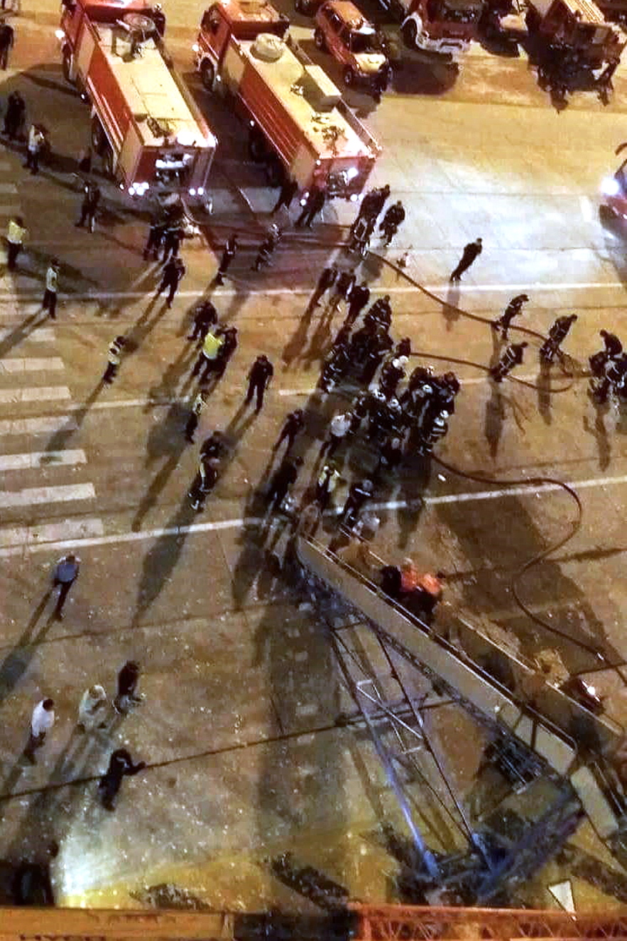 «Ελευθέριος Βενιζέλος»: Θα καίει για άλλες δυο-τρεις ημέρες η φωτιά στο πλοίο