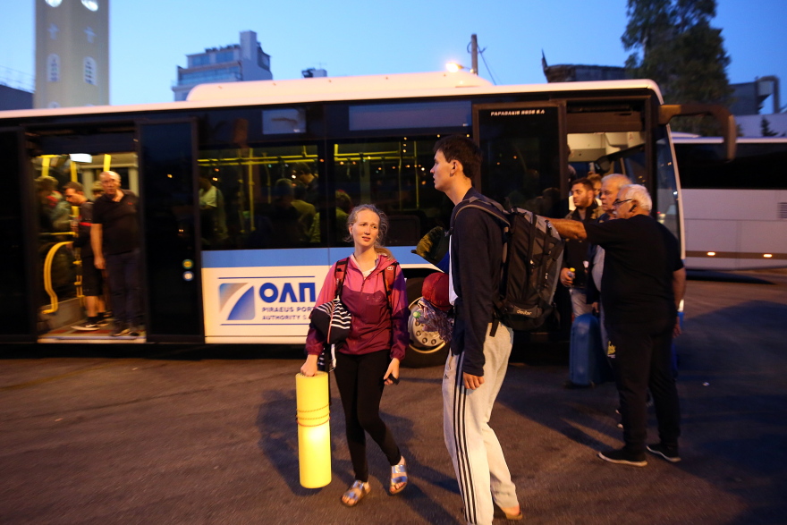 «Ελευθέριος Βενιζέλος»: Θα καίει για άλλες δυο-τρεις ημέρες η φωτιά στο πλοίο