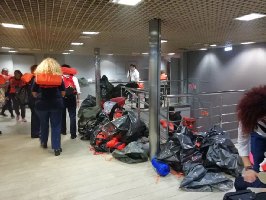 Μαρτυρία σοκ του δημάρχου Πλατανιά για τη φωτιά στο «Ελ.Βενιζέλος»: Μας μοίρασαν σωσίβια και άρχισαν να κατεβάζουν βάρκες...