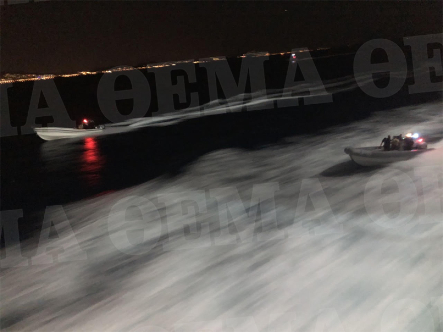 Φωτιά στο «Ελευθέριος Βενιζέλος»: Φωτογραφίες από το ρεσάλτο των βατραχανθρώπων στο φλεγόμενο πλοίο