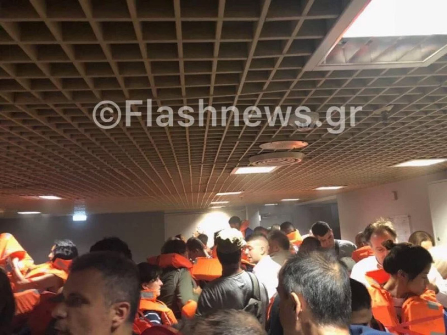 Φωτιά στο πλοίο «Ελευθέριος Βενιζέλος»: Ξεκίνησε από φορτηγό που μετέφερε πλαστικά 