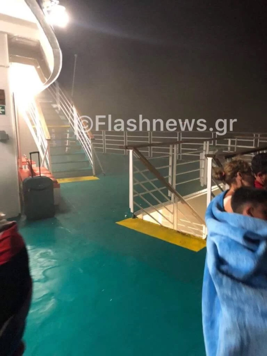 Φωτιά στο πλοίο «Ελευθέριος Βενιζέλος»: Ξεκίνησε από φορτηγό που μετέφερε πλαστικά 