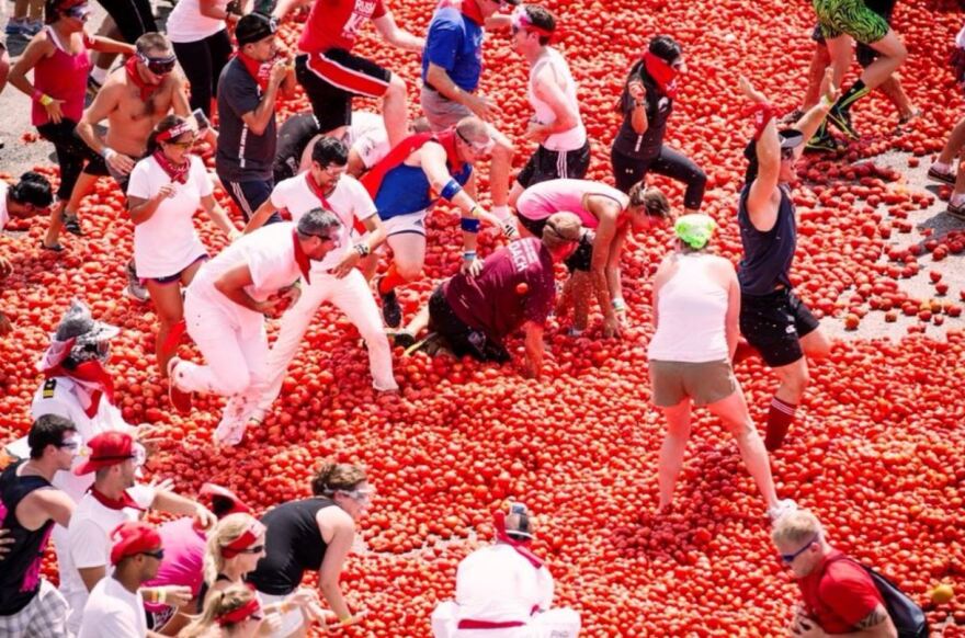 Βίντεο: Ανελέητος ντοματοπόλεμος μέχρι τελικής πτώσης στην Ισπανία