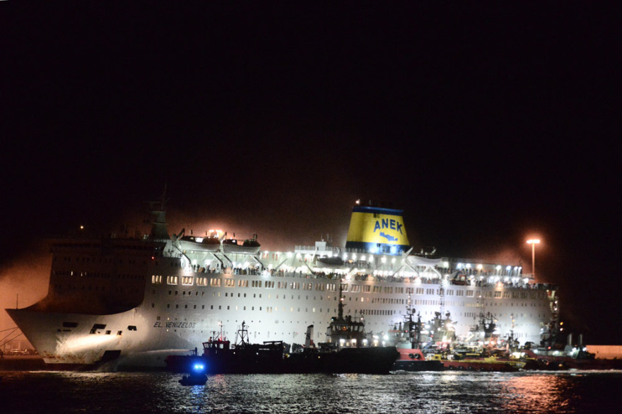 Φωτιά στο πλοίο «Ελευθέριος Βενιζέλος»: Ξεκίνησε από φορτηγό που μετέφερε πλαστικά 