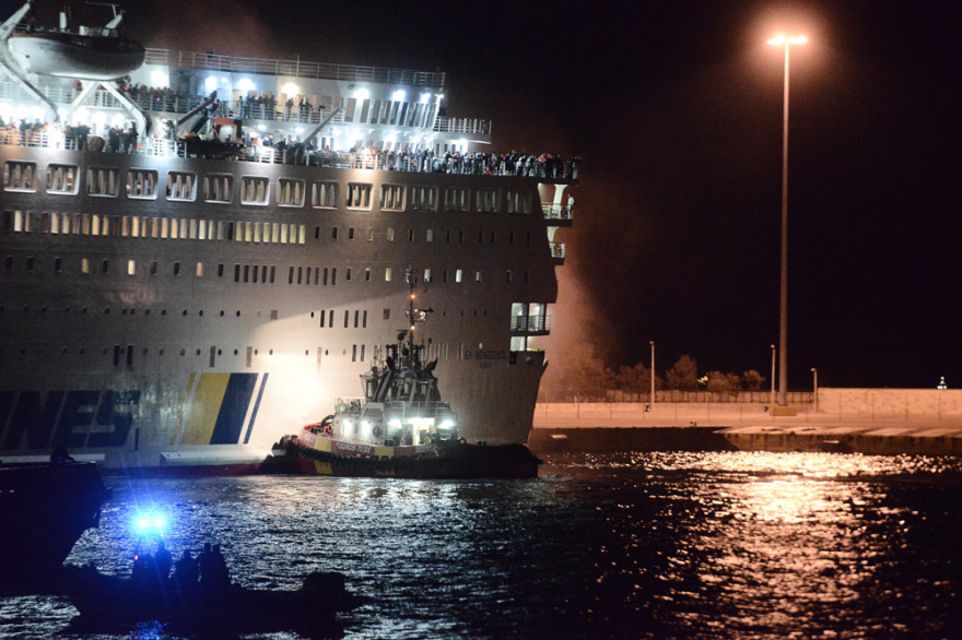 Φωτιά στο πλοίο «Ελευθέριος Βενιζέλος»: Ξεκίνησε από φορτηγό που μετέφερε πλαστικά 