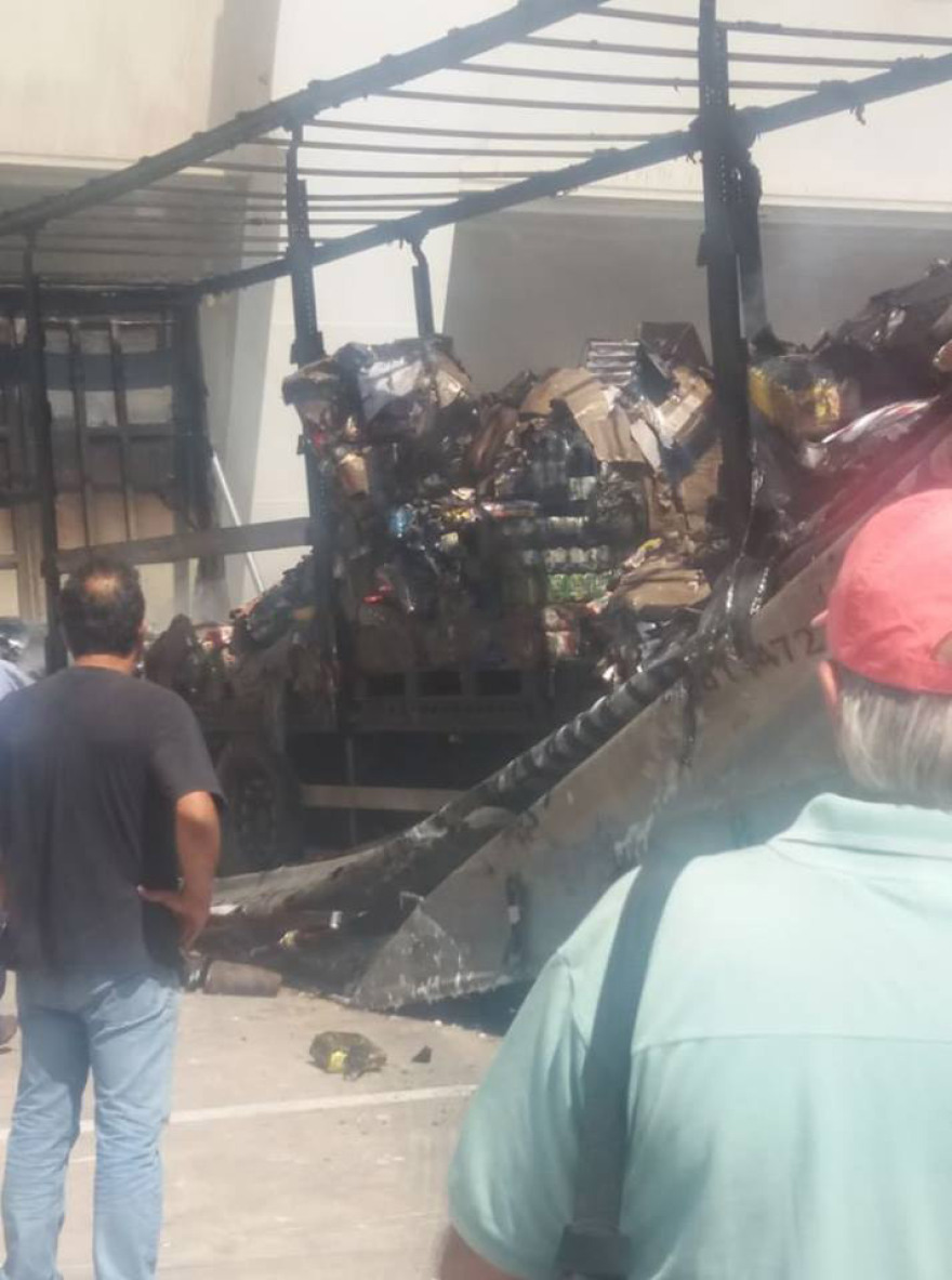 Κουβέλης και Κουρουμπλής στο λιμάνι Πειραιά για το φλεγόμενο «Ελευθέριος Βενιζέλος» 