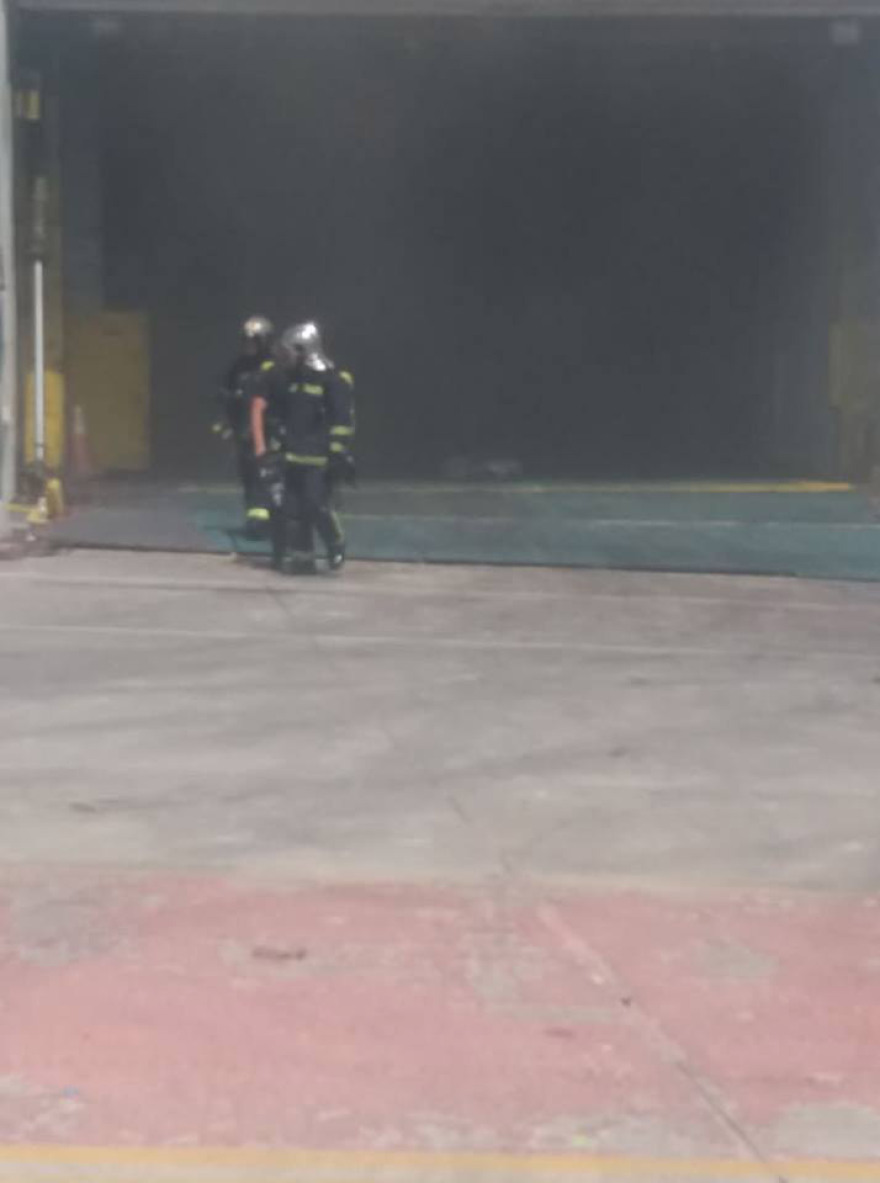 Κουβέλης και Κουρουμπλής στο λιμάνι Πειραιά για το φλεγόμενο «Ελευθέριος Βενιζέλος» 