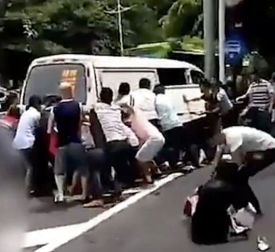 Κίνα: Φορτηγάκι παρέσυρε δεκάδες πεζούς έξω από νοσοκομείο - Ένας νεκρός