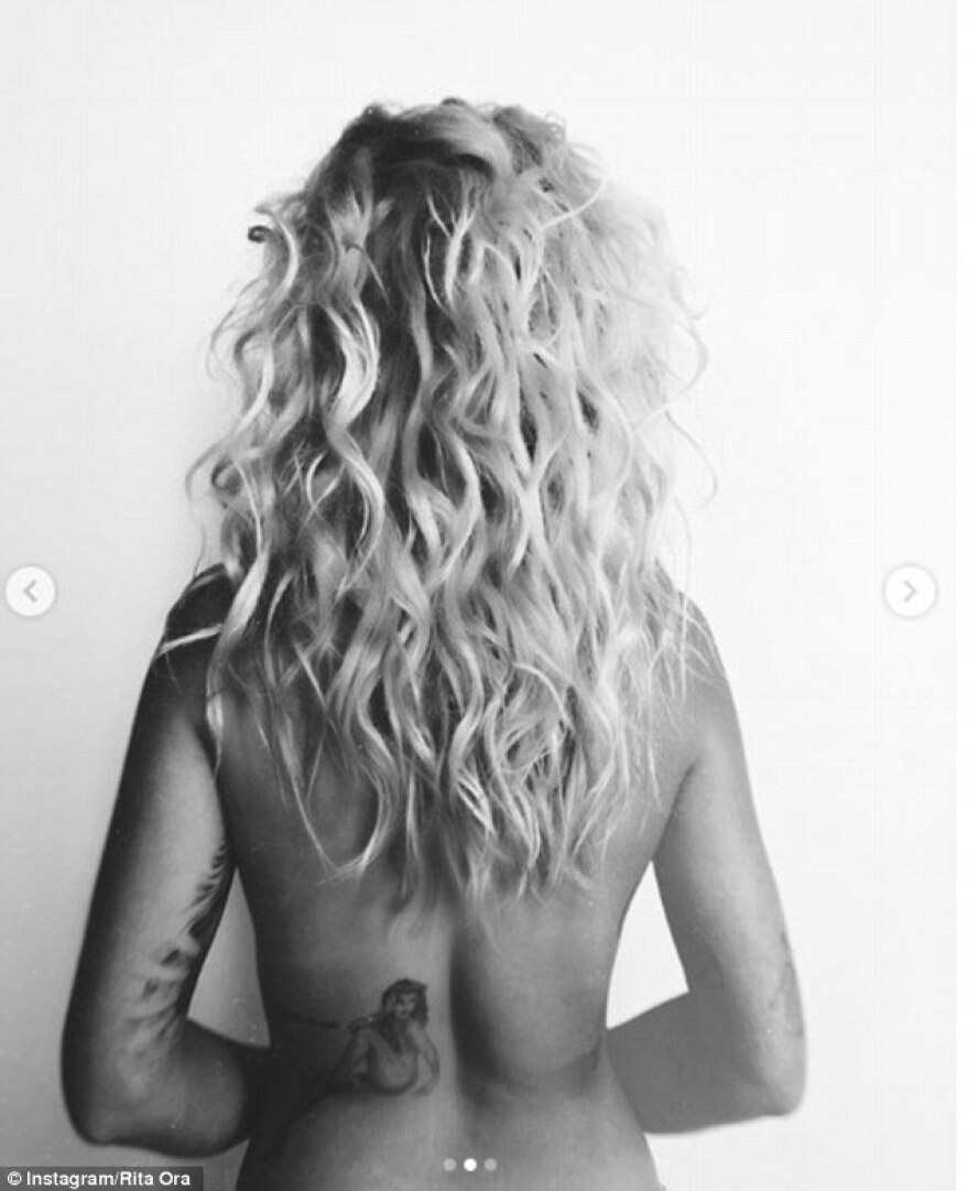 Η Ρίτα Όρα τόπλες στο Instagram 