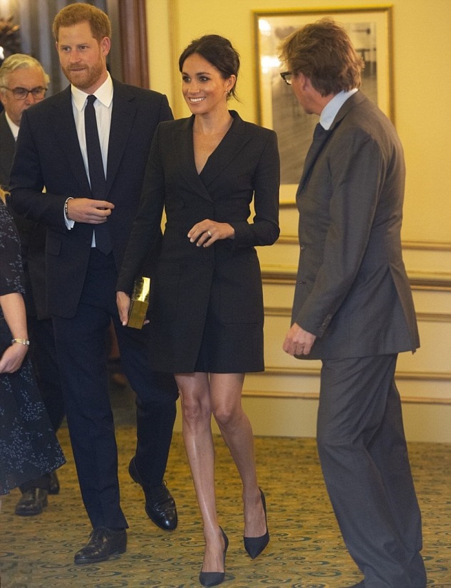 Μέγκαν Μαρκλ: Ποιος ευθύνεται για το «σκάνδαλο» με το μίνι μαύρο φόρεμα