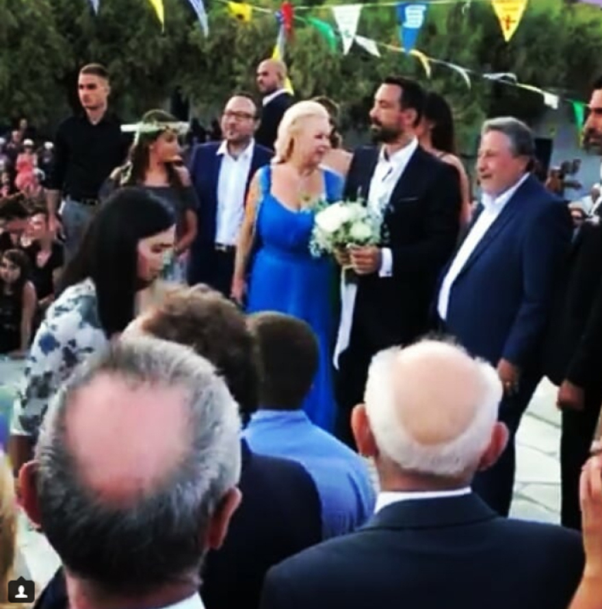 Βίντεο: Παντρεύτηκαν Σάκης Τανιμανίδης - Χριστίνα Μπόμπα!