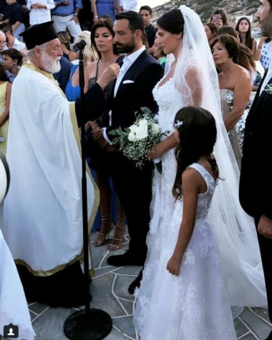 Βίντεο: Παντρεύτηκαν Σάκης Τανιμανίδης - Χριστίνα Μπόμπα!