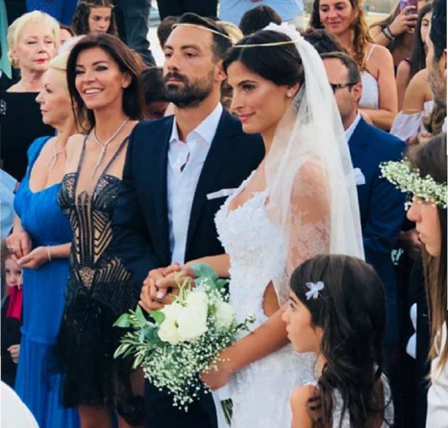 Βίντεο: Παντρεύτηκαν Σάκης Τανιμανίδης - Χριστίνα Μπόμπα!