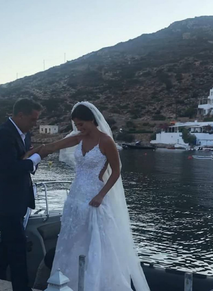 Βίντεο: Παντρεύτηκαν Σάκης Τανιμανίδης - Χριστίνα Μπόμπα!