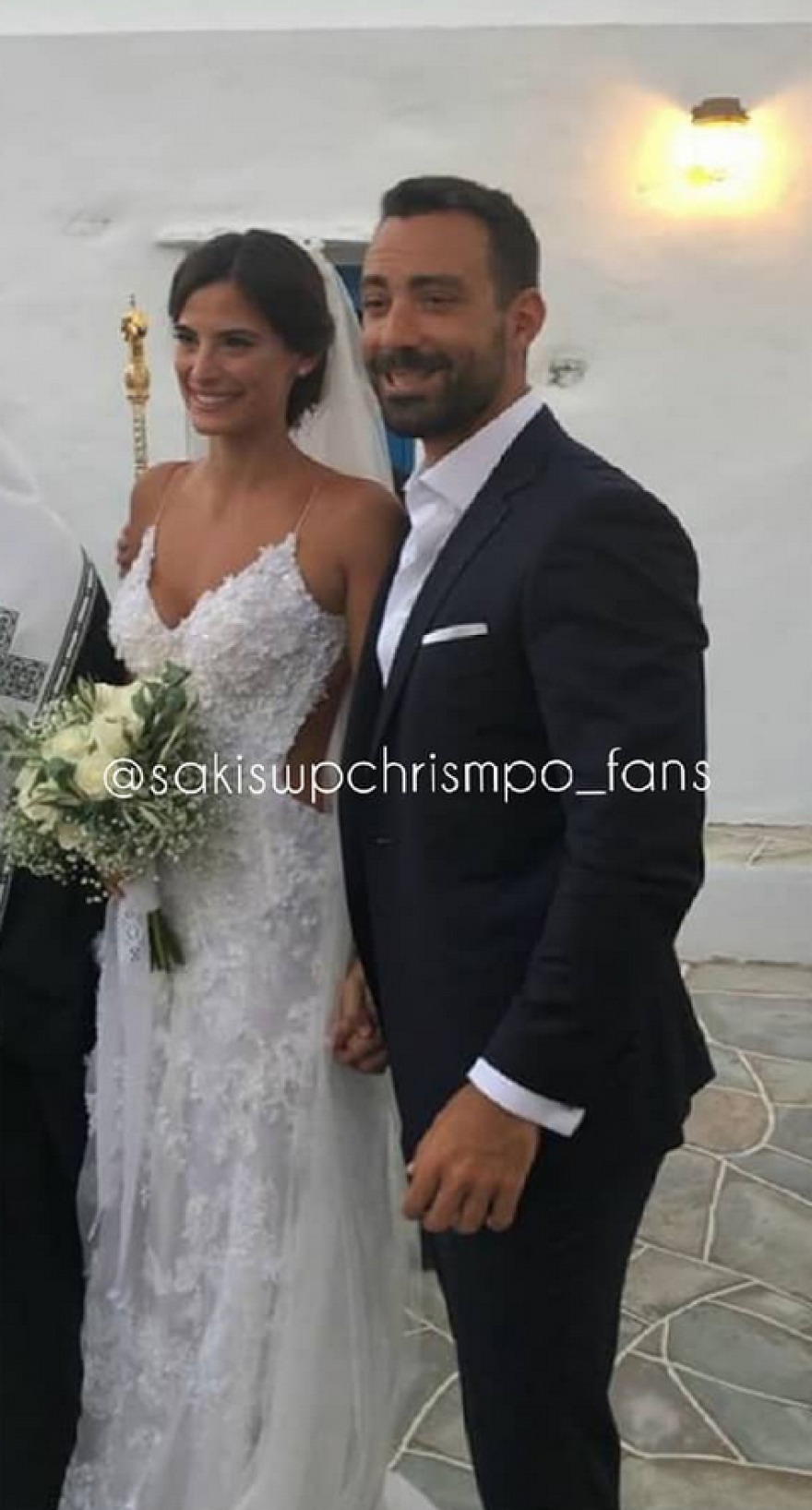 Βίντεο: Παντρεύτηκαν Σάκης Τανιμανίδης - Χριστίνα Μπόμπα!