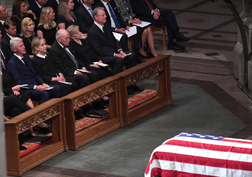 Φωτογραφίες: Με αιχμές κατά του Τραμπ το «τελευταίο αντίο» στον Τζον Μακέιν