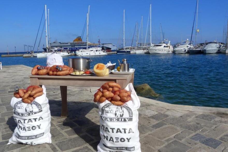 Ολη η Νάξος καθαρίζει πατάτες - Πάει για ρεκόρ Γκίνες