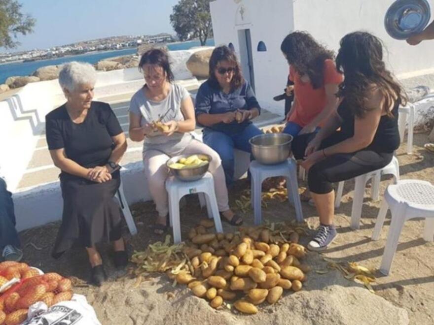 Ολη η Νάξος καθαρίζει πατάτες - Πάει για ρεκόρ Γκίνες