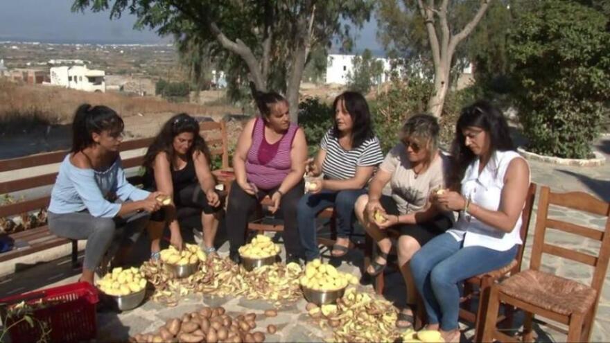 Ολη η Νάξος καθαρίζει πατάτες - Πάει για ρεκόρ Γκίνες