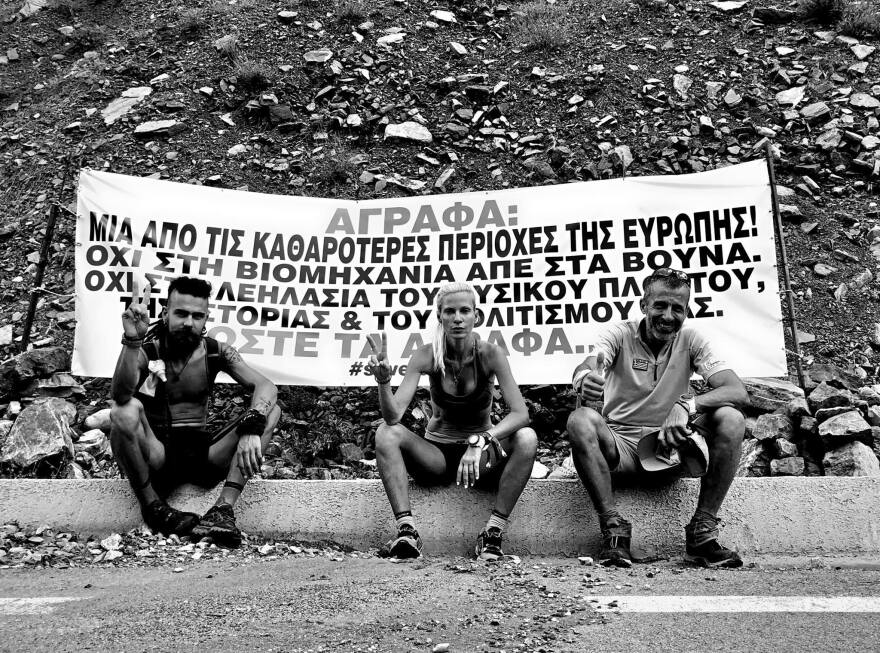 Ασημίνα Ιγγλέζου: Από τη Μύκονο με τα στρινγκ μαγιό στην Πίνδο για ορειβασία