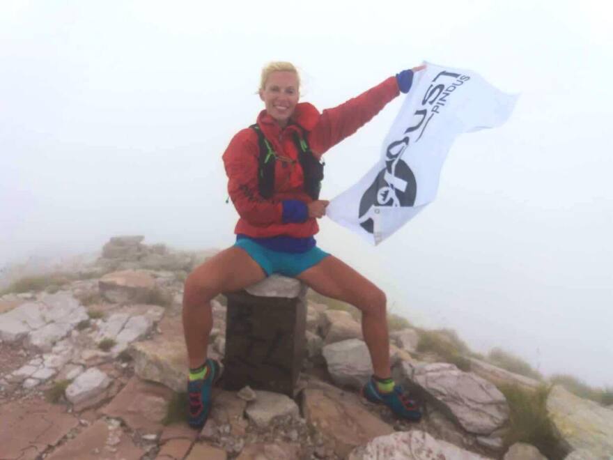 Ασημίνα Ιγγλέζου: Από τη Μύκονο με τα στρινγκ μαγιό στην Πίνδο για ορειβασία