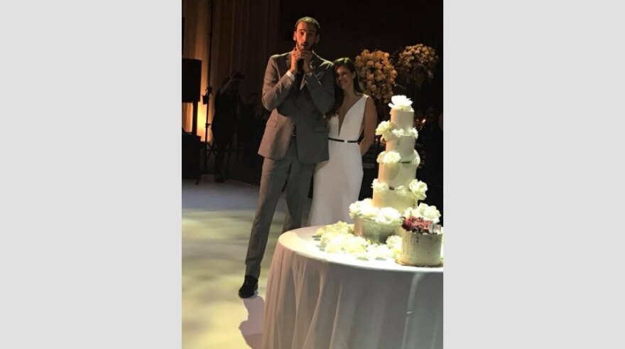 «Έβρεξε» δολάρια στον γάμο του μπασκετμπολίστα Κώστα Κουφού