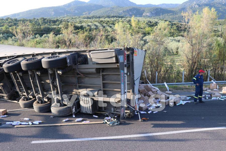 Φωτογραφίες: Νέα εκτροπή νταλίκας στην Αθηνών - Λαμίας