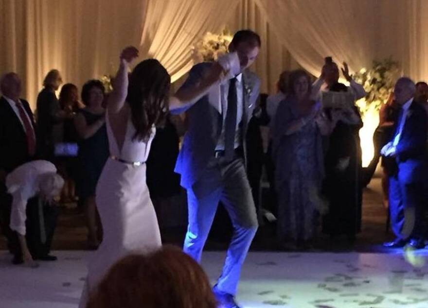 «Έβρεξε» δολάρια στον γάμο του μπασκετμπολίστα Κώστα Κουφού