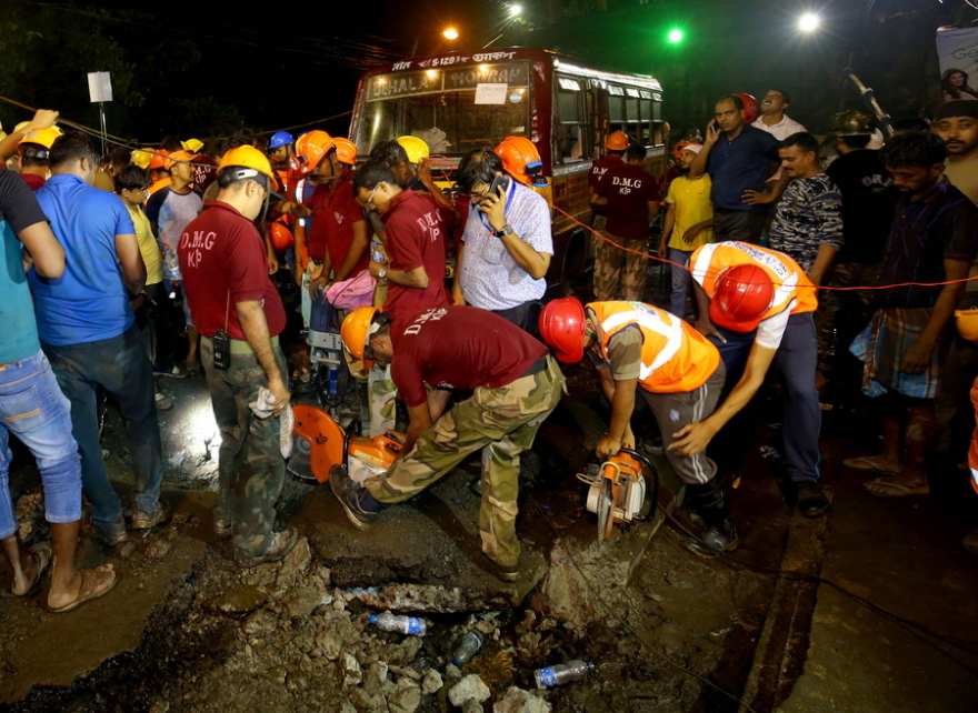Τραγωδία στην Ινδία: Κατέρρευσε γέφυρα στην Καλκούτα - Ένας νεκρός και 21 τραυματίες