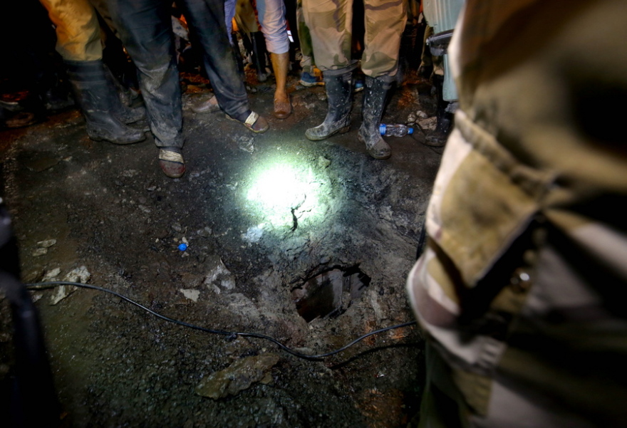 Τραγωδία στην Ινδία: Κατέρρευσε γέφυρα στην Καλκούτα - Ένας νεκρός και 21 τραυματίες