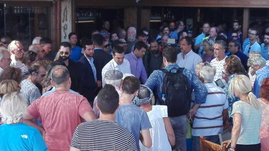 Ο Τσίπρας πήγε στο Μάτι 42 μέρες μετά την τραγωδία για να ακούσει...